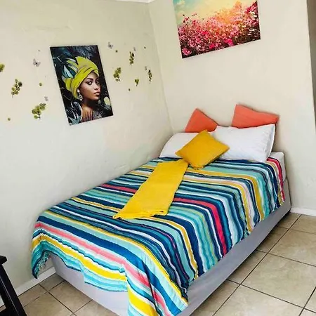Homey Flatlet In Beacon Bay East London Exterior foto