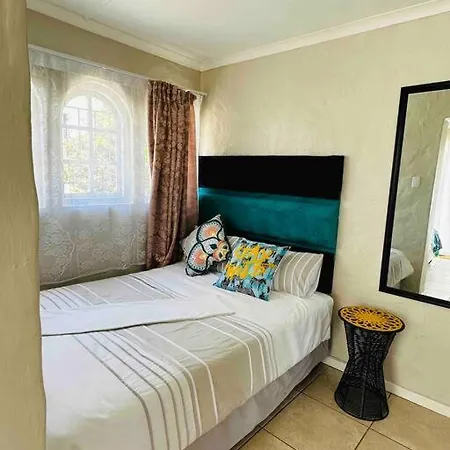Homey Flatlet In Beacon Bay East London Exterior foto