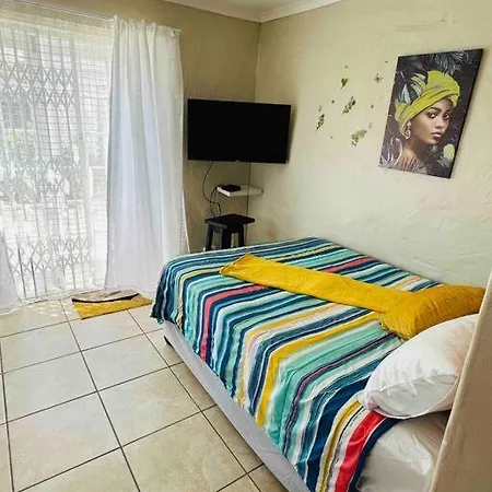 Homey Flatlet In Beacon Bay East London Exterior foto