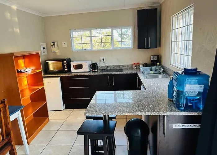 Homey Flatlet In Beacon Bay