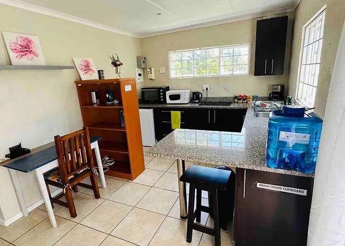 Homey Flatlet In Beacon Bay