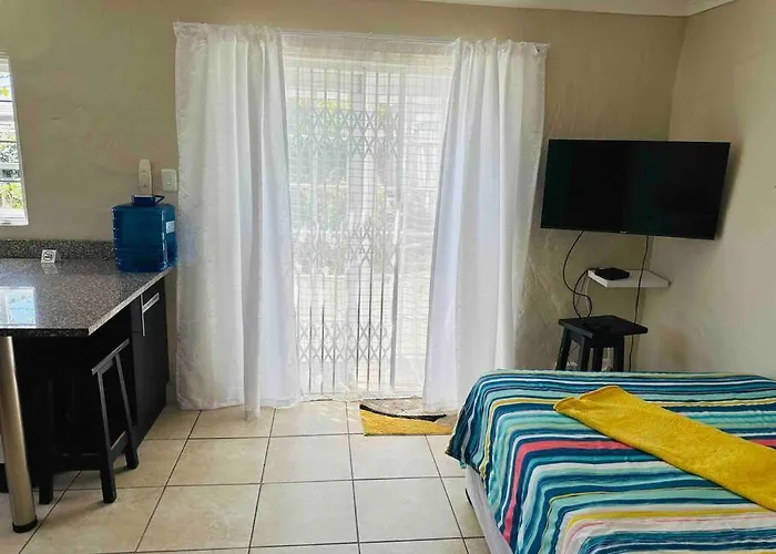 Homey Flatlet In Beacon Bay
