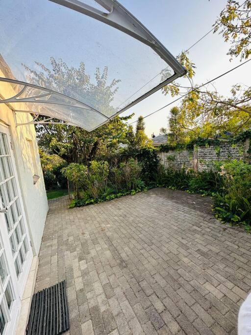 Homey Flatlet In Beacon Bay Apartment *