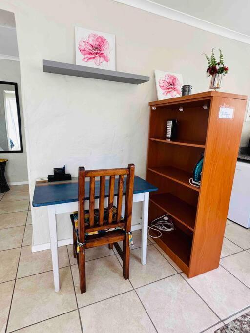 Homey Flatlet In Beacon Bay East London