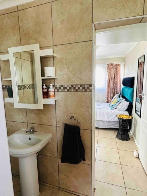 Homey Flatlet In Beacon Bay