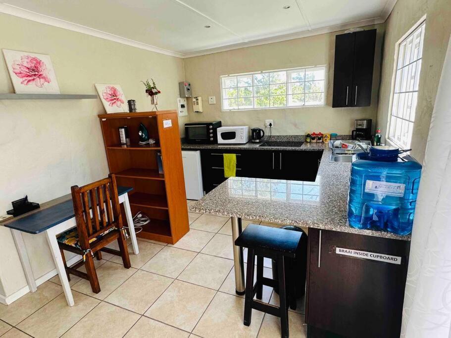 Apartment Homey Flatlet In Beacon Bay East London